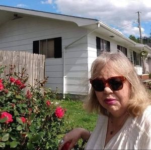 Meet your Posher, Marsha